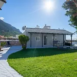 Fontana Luxury With Pool Near Villa Sálakos
