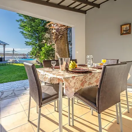 Fontana Luxury With Pool Near Villa Salakos