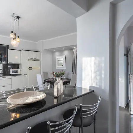 Fontana Luxury With Pool Near