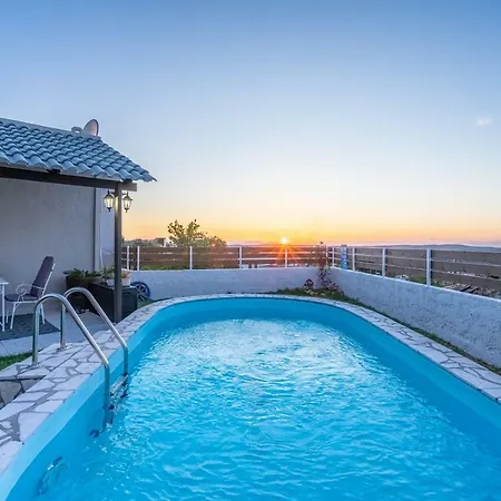 Villa Fontana Luxury With Pool Near Salakos