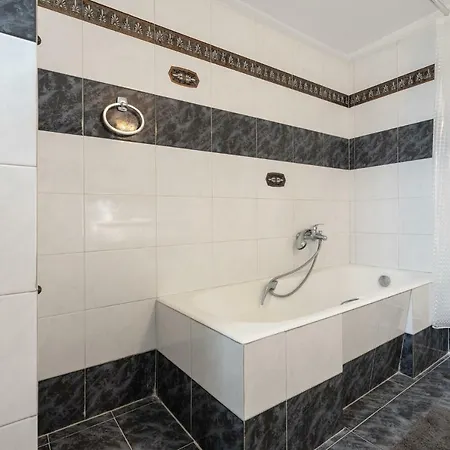 Fontana Luxury With Pool Near Villa