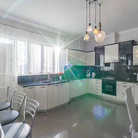 Fontana Luxury With Pool Near Salakos