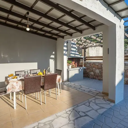 Villa Fontana Luxury With Pool Near