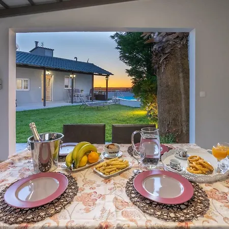 Fontana Luxury With Pool Near *