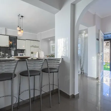 Villa Fontana Luxury With Pool Near *