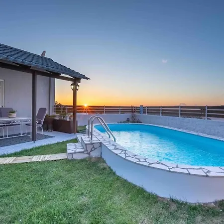 Villa Fontana Luxury With Pool Near Salakos