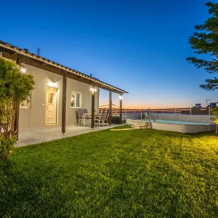 Fontana Luxury With Pool Near Salakos