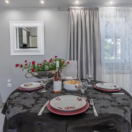 Villa Fontana Luxury With Pool Near