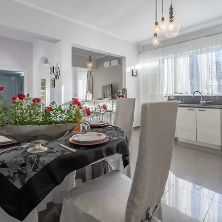 Fontana Luxury With Pool Near Villa