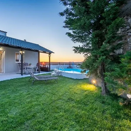 Fontana Luxury With Pool Near Villa *