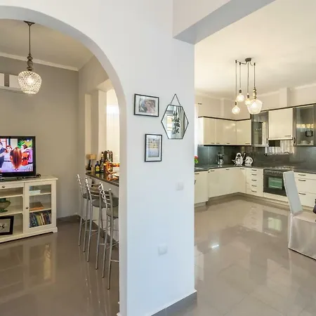 Fontana Luxury With Pool Near Villa *