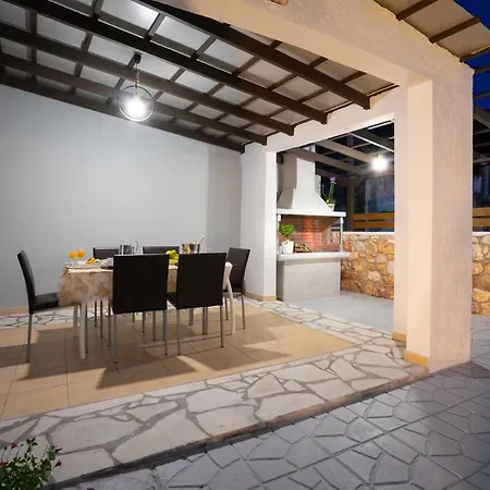 Villa Fontana Luxury With Pool Near *