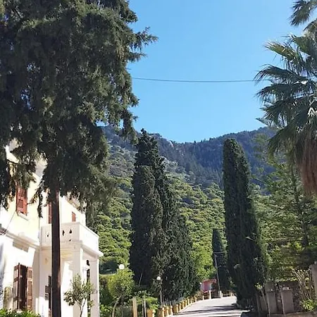 Fontana Luxury With Pool Near Sálakos