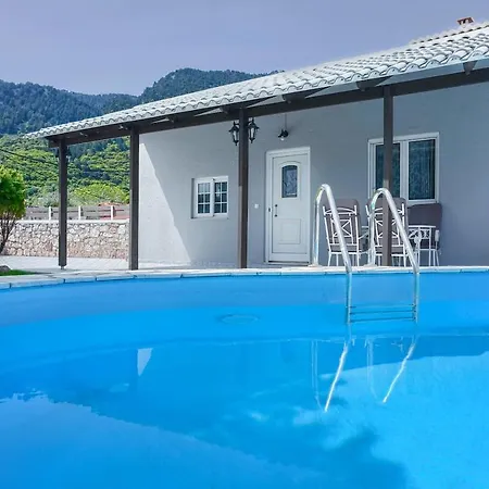 Fontana Luxury With Pool Near Villa Sálakos