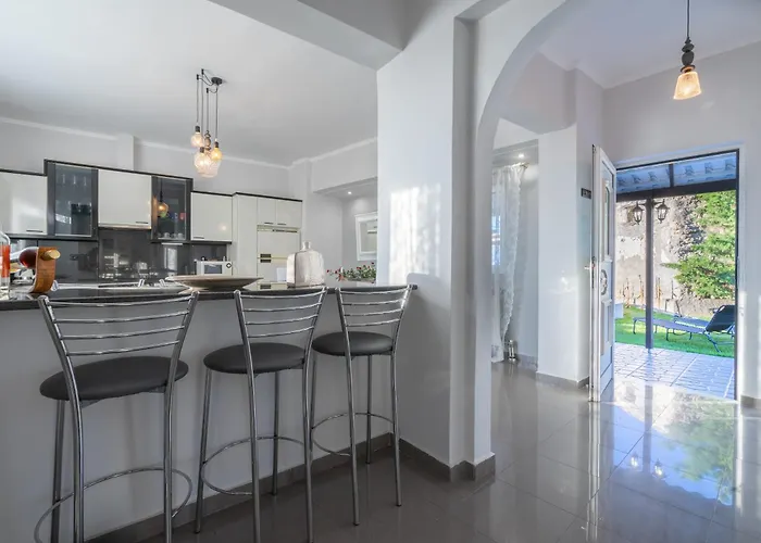 Villa Fontana Luxury With Pool Near