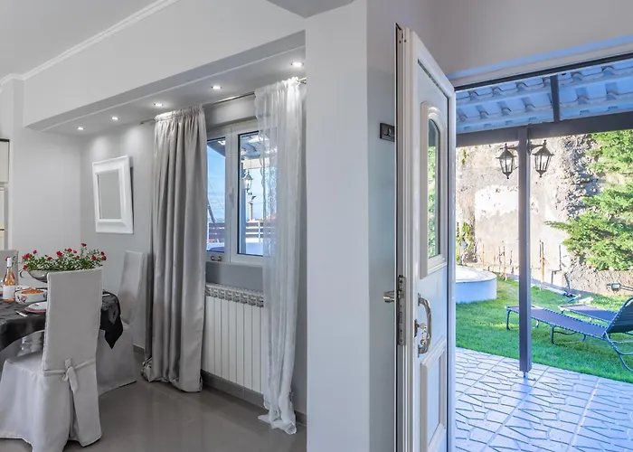 فيلة Fontana Luxury With Pool Near *