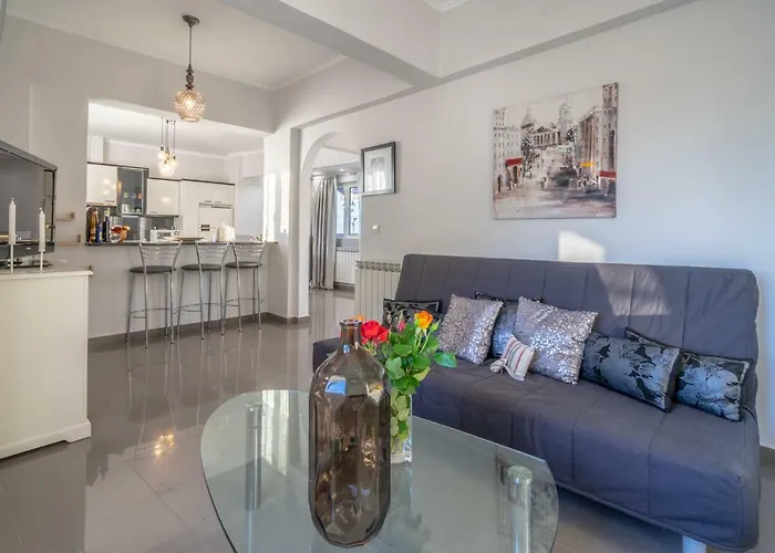 Fontana Luxury With Pool Near * Salakos