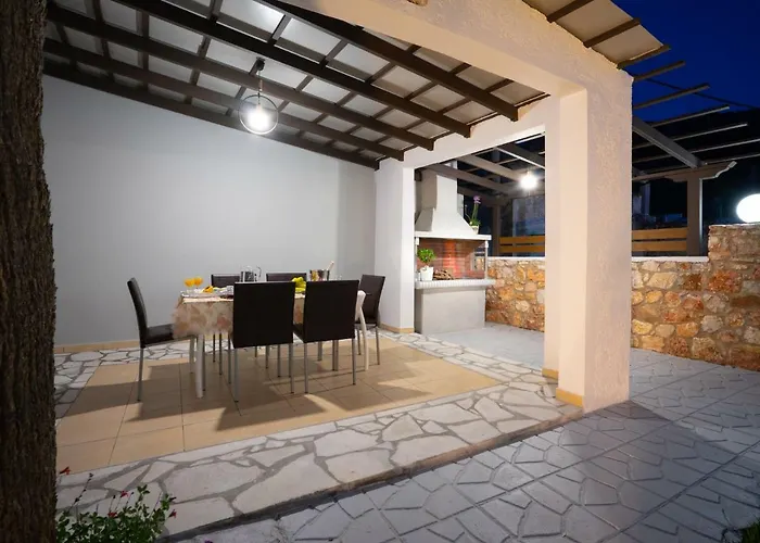 فيلة Fontana Luxury With Pool Near *