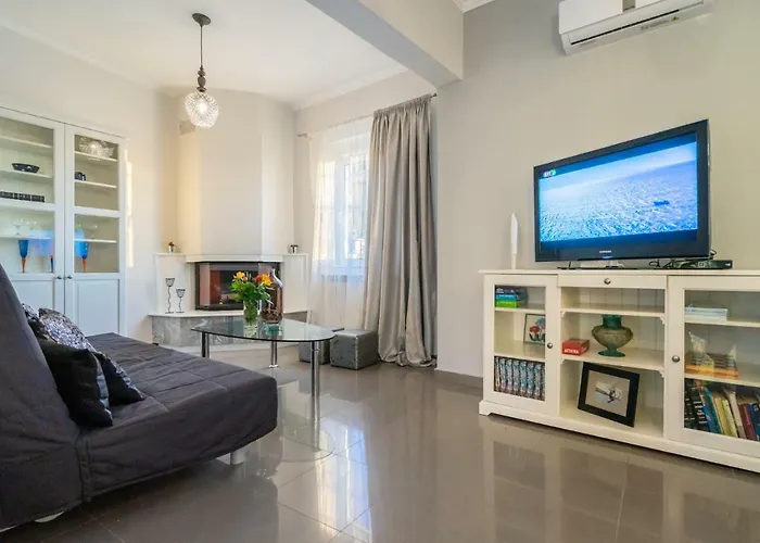 Fontana Luxury With Pool Near فيلة