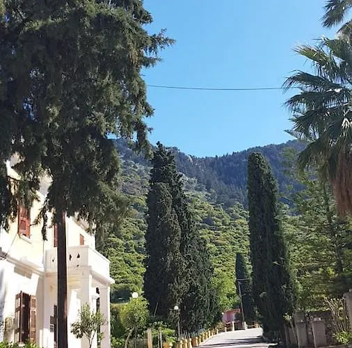 Fontana Luxury With Pool Near Sálakos