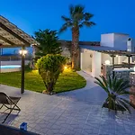 Fontana Luxury With Pool Near Salakos