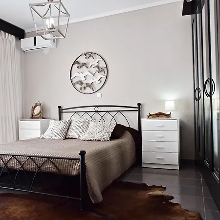 Fontana Luxury With Pool Near Sálakos