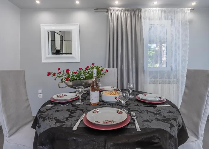 Villa Fontana Luxury With Pool Near