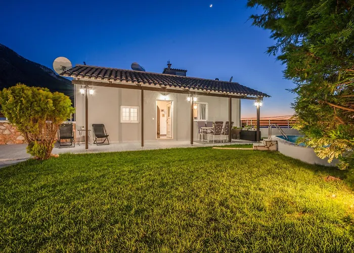 Fontana Luxury With Pool Near Sálakos