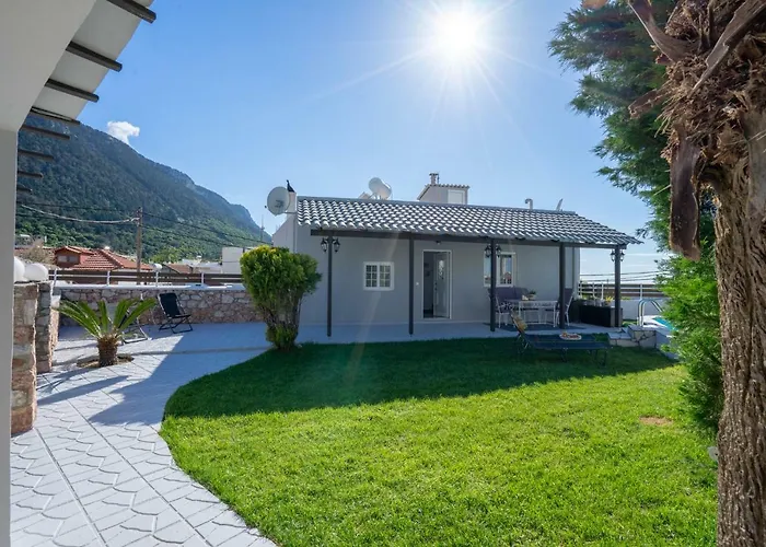 Fontana Luxury With Pool Near Villa Sálakos